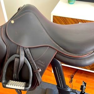 Devoucoux Jumping Saddle Calfskin Leather